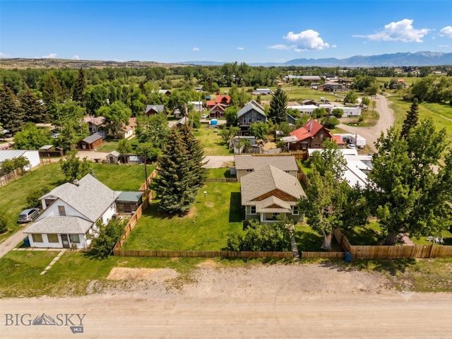 209 Bozeman Street, Gallatin Gateway, MT 59730