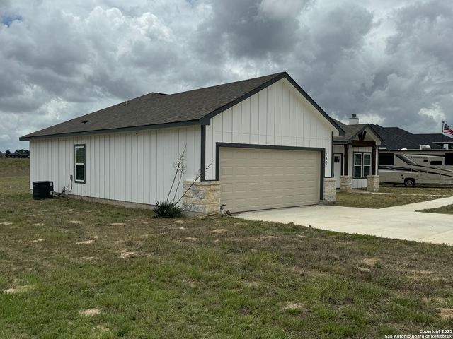 180 Turnberry, La Vernia, TX 78121