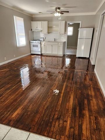 522 Aron Street, Baytown, TX 77520