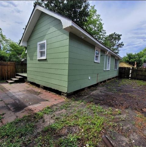 522 Aron Street, Baytown, TX 77520
