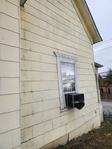 301 N Hampton Street, Fort Worth, TX 76102