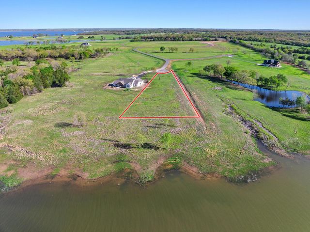 381 Lakewood Lane, Honey Grove, TX 75446