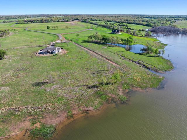 381 Lakewood Lane, Honey Grove, TX 75446