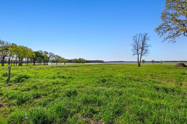 381 Lakewood Lane, Honey Grove, TX 75446