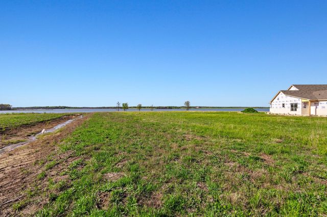 381 Lakewood Lane, Honey Grove, TX 75446