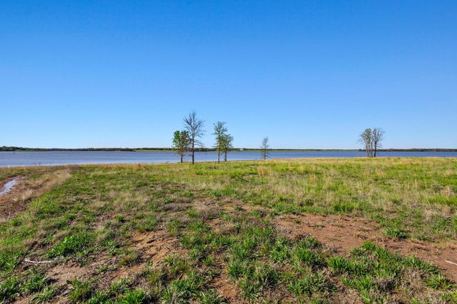 381 Lakewood Lane, Honey Grove, TX 75446