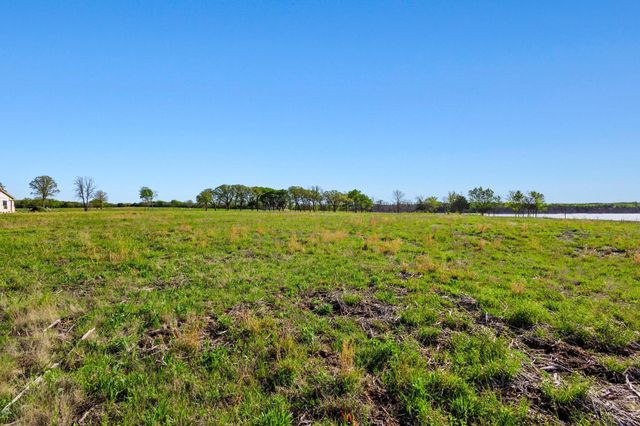 381 Lakewood Lane, Honey Grove, TX 75446