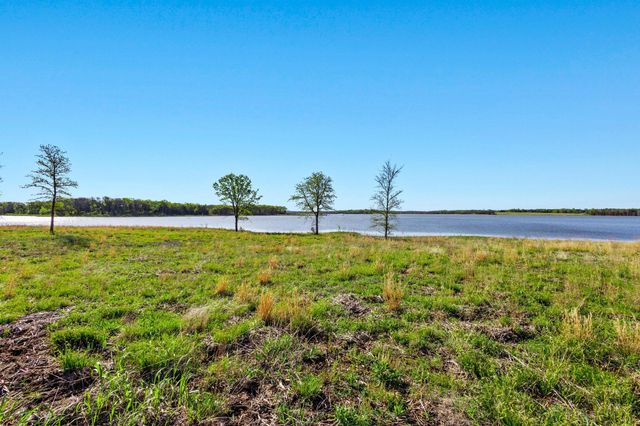 381 Lakewood Lane, Honey Grove, TX 75446