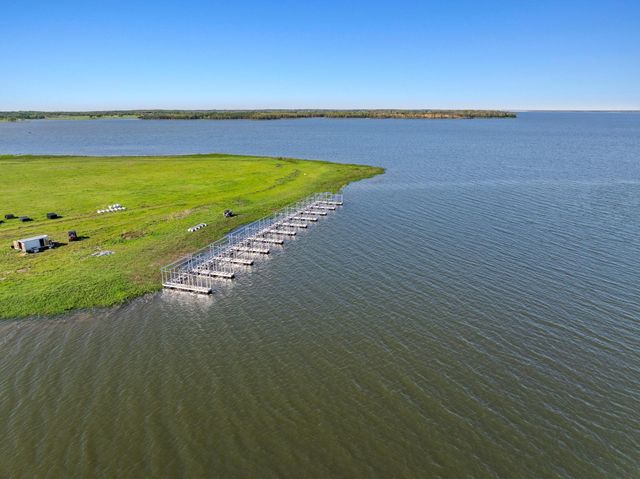 381 Lakewood Lane, Honey Grove, TX 75446