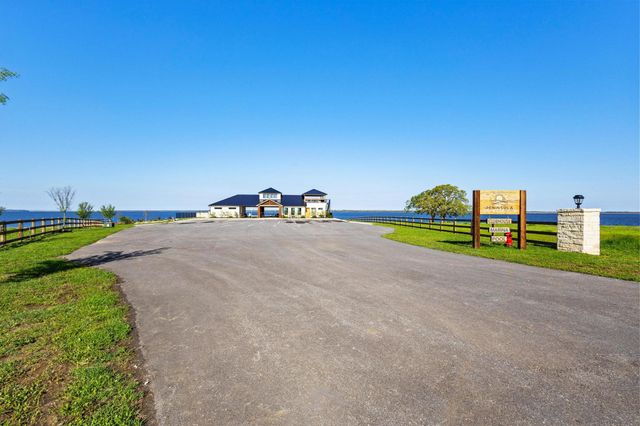 381 Lakewood Lane, Honey Grove, TX 75446