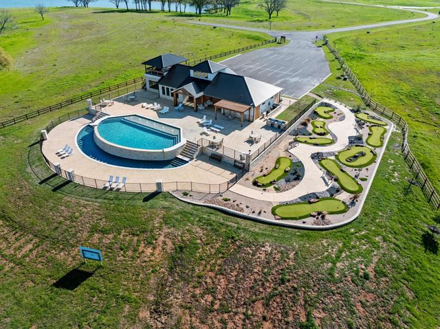 381 Lakewood Lane, Honey Grove, TX 75446