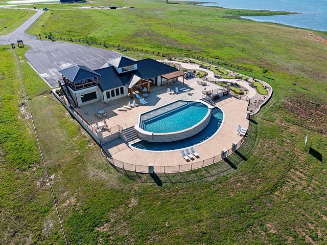 381 Lakewood Lane, Honey Grove, TX 75446