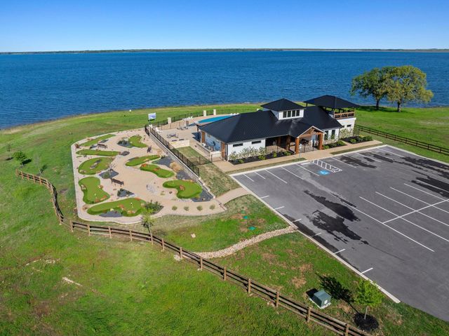 381 Lakewood Lane, Honey Grove, TX 75446