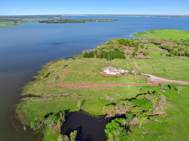 381 Lakewood Lane, Honey Grove, TX 75446