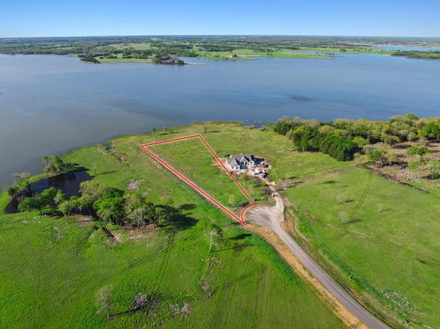 381 Lakewood Lane, Honey Grove, TX 75446