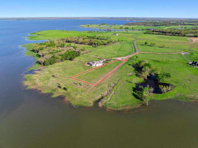 381 Lakewood Lane, Honey Grove, TX 75446