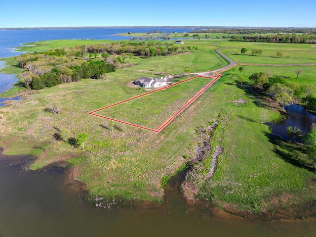 381 Lakewood Lane, Honey Grove, TX 75446