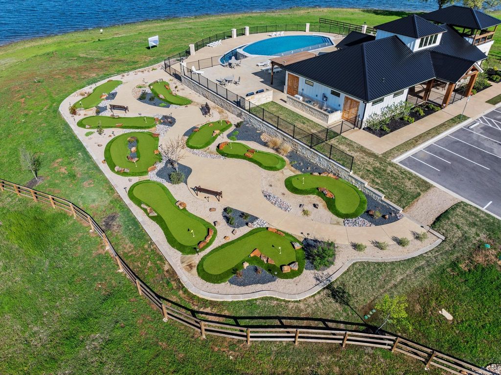 381 Lakewood Lane, Honey Grove, TX 75446