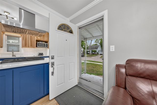 230 Dick Avenue, Pontiac, MI 48341