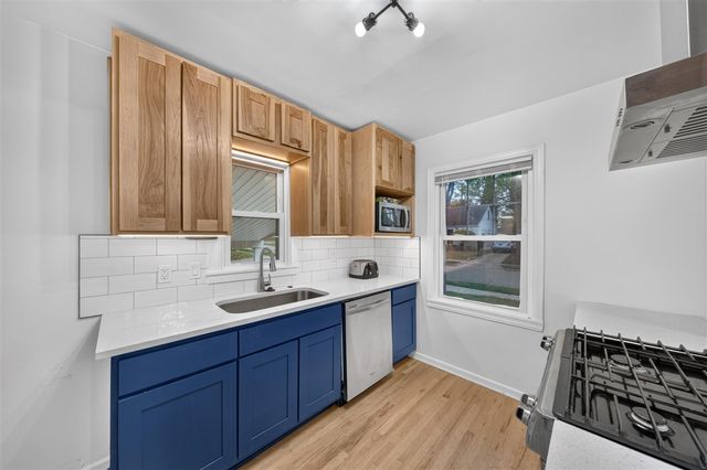 230 Dick Avenue, Pontiac, MI 48341