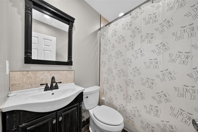 230 Dick Avenue, Pontiac, MI 48341