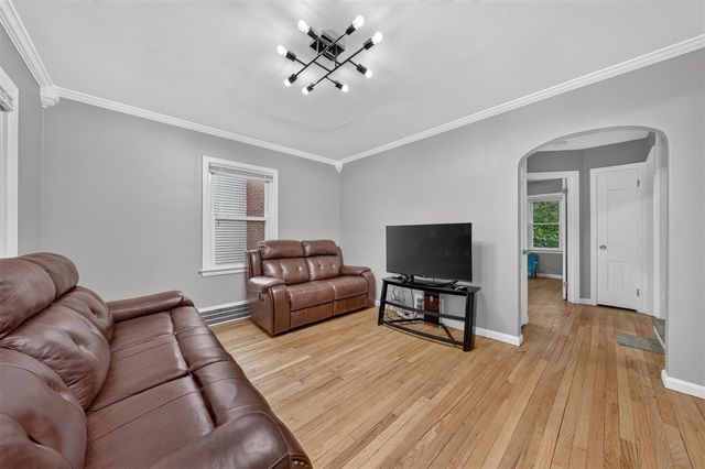 230 Dick Avenue, Pontiac, MI 48341