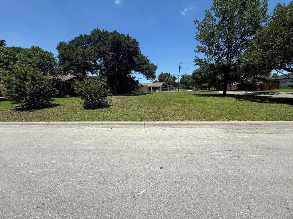 2981 Primrose Lane, Farmers Branch, TX 75234