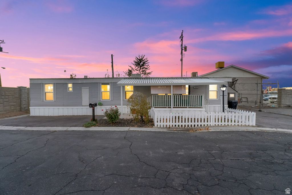 2906 S GARDEN PARK CIR, Salt Lake City, UT 84115