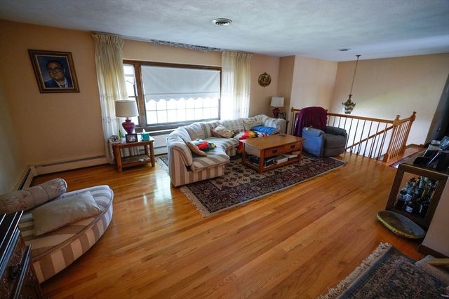 17 Old Farm Rd, Reading, MA 01867