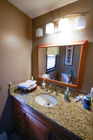 17 Old Farm Rd, Reading, MA 01867