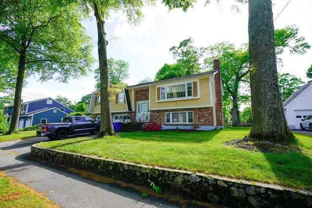 17 Old Farm Rd, Reading, MA 01867