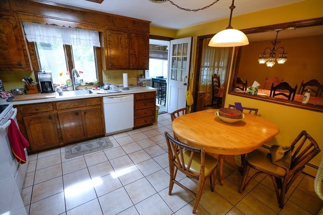 17 Old Farm Rd, Reading, MA 01867