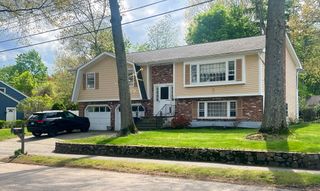 17 Old Farm Rd, Reading, MA 01867