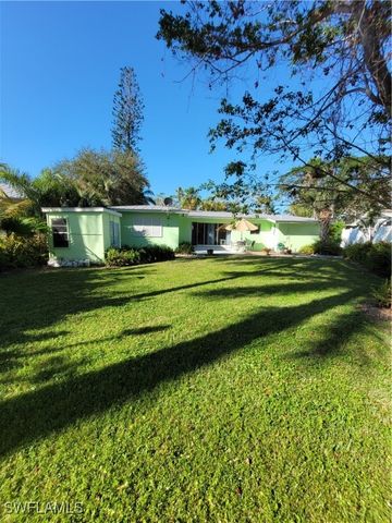 870 Forest AVE, Naples, FL 34102