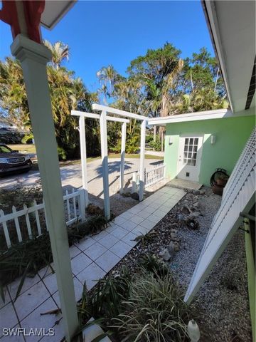 870 Forest AVE, Naples, FL 34102