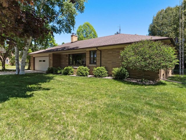 1127 Lincoln BOULEVARD, Manitowoc, WI 54220