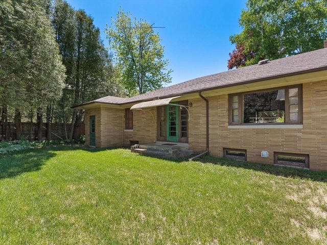 1127 Lincoln BOULEVARD, Manitowoc, WI 54220