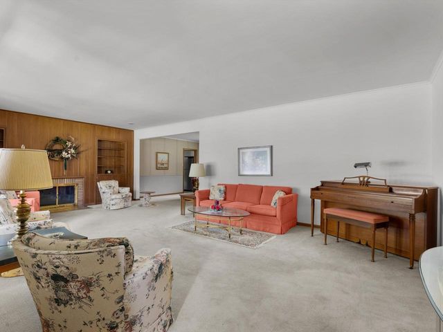 1127 Lincoln BOULEVARD, Manitowoc, WI 54220