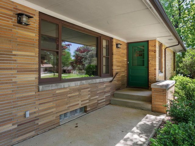 1127 Lincoln BOULEVARD, Manitowoc, WI 54220