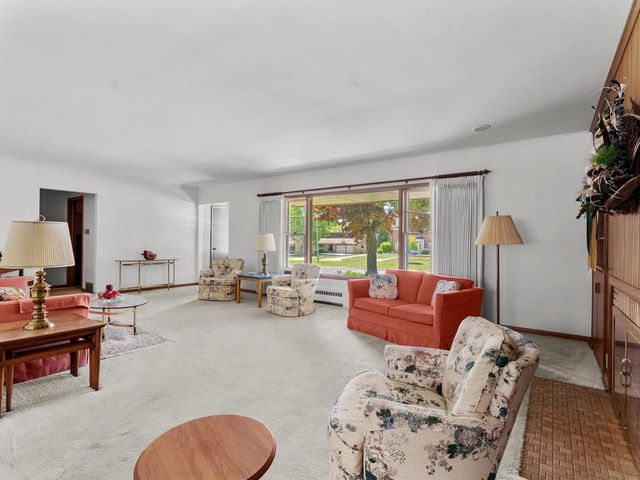 1127 Lincoln BOULEVARD, Manitowoc, WI 54220