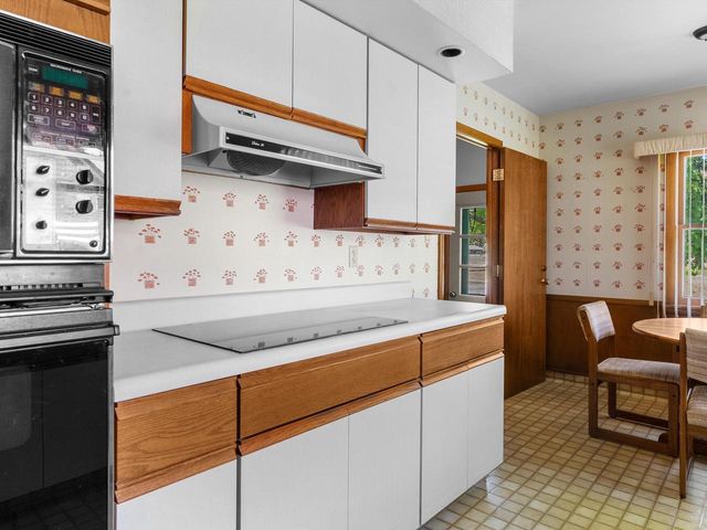 1127 Lincoln BOULEVARD, Manitowoc, WI 54220