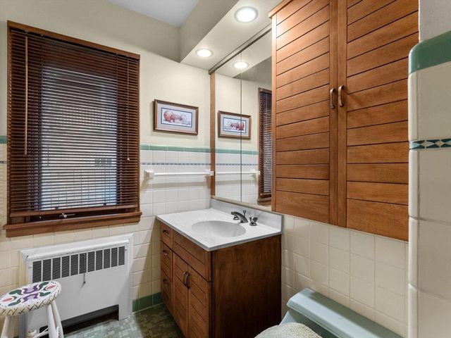 1127 Lincoln BOULEVARD, Manitowoc, WI 54220