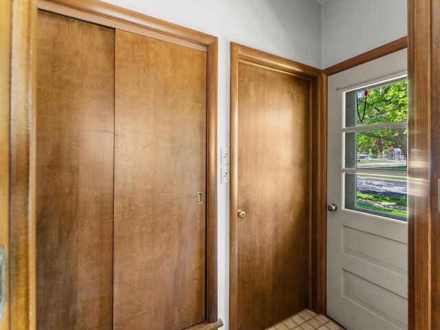 1127 Lincoln BOULEVARD, Manitowoc, WI 54220
