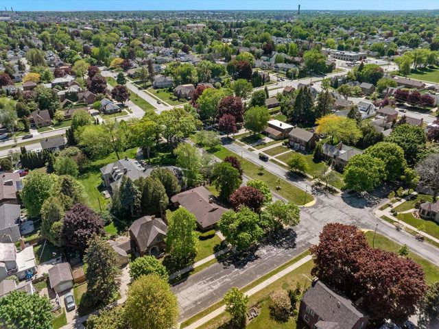 1127 Lincoln BOULEVARD, Manitowoc, WI 54220