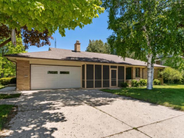 1127 Lincoln BOULEVARD, Manitowoc, WI 54220