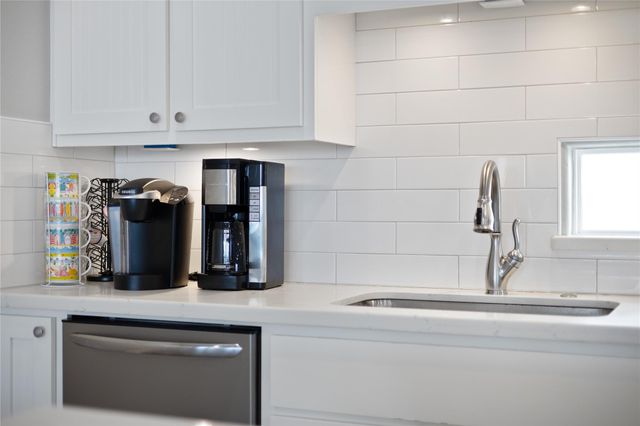 115 Ocean Shores Drive, Port Bolivar, TX 77650