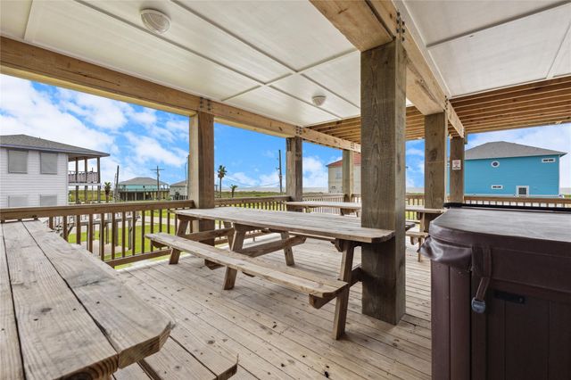 115 Ocean Shores Drive, Port Bolivar, TX 77650