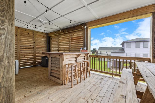 115 Ocean Shores Drive, Port Bolivar, TX 77650