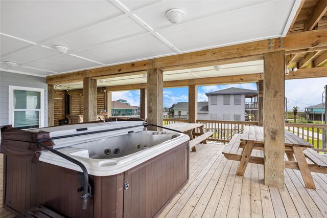 115 Ocean Shores Drive, Port Bolivar, TX 77650