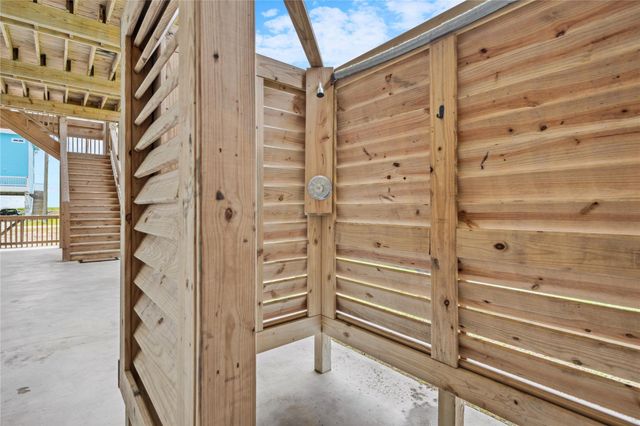 115 Ocean Shores Drive, Port Bolivar, TX 77650